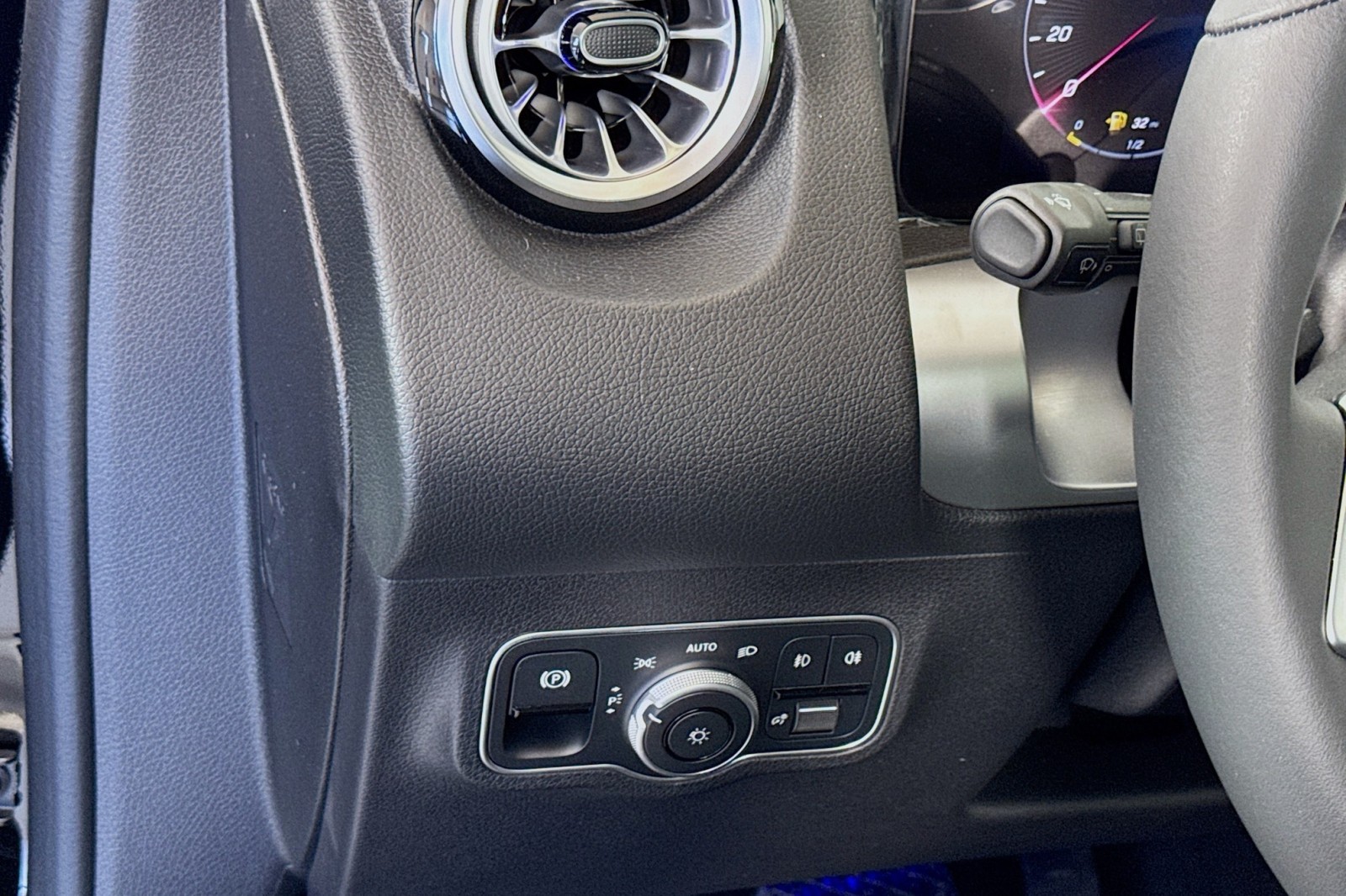 Vehicle image 10 of 29