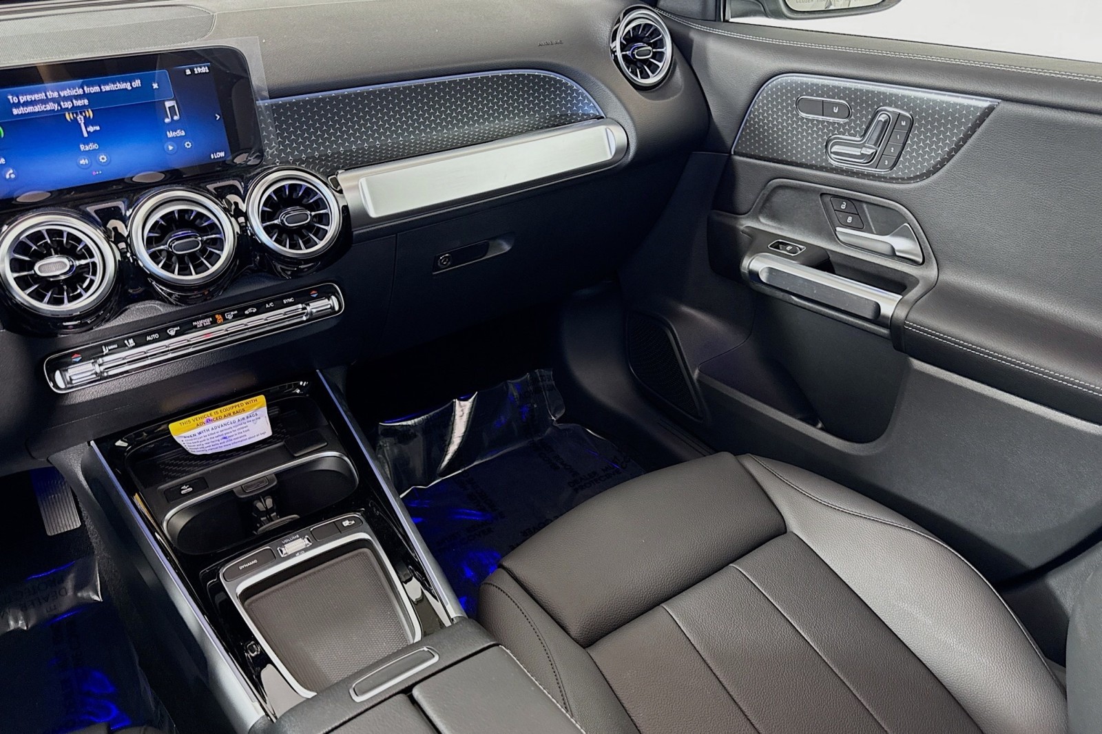 Vehicle image 21 of 29