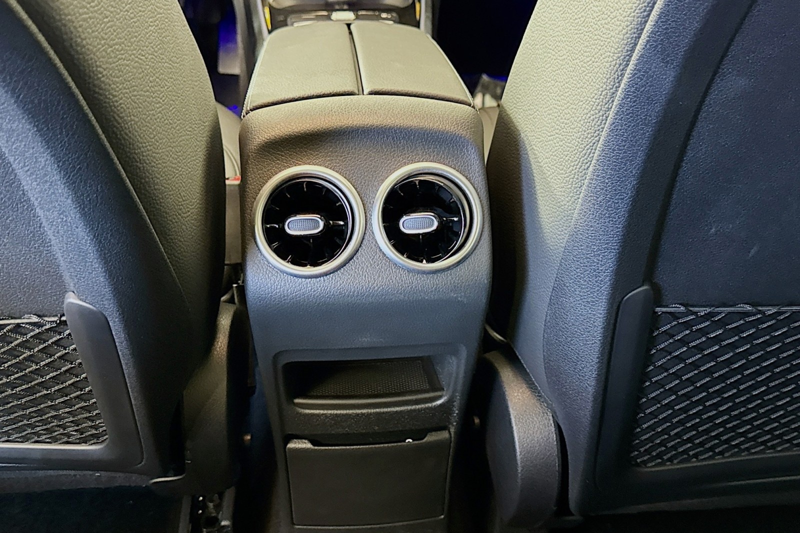 Vehicle image 23 of 29