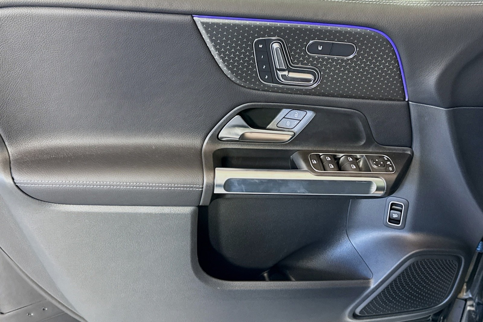 Vehicle image 16 of 29