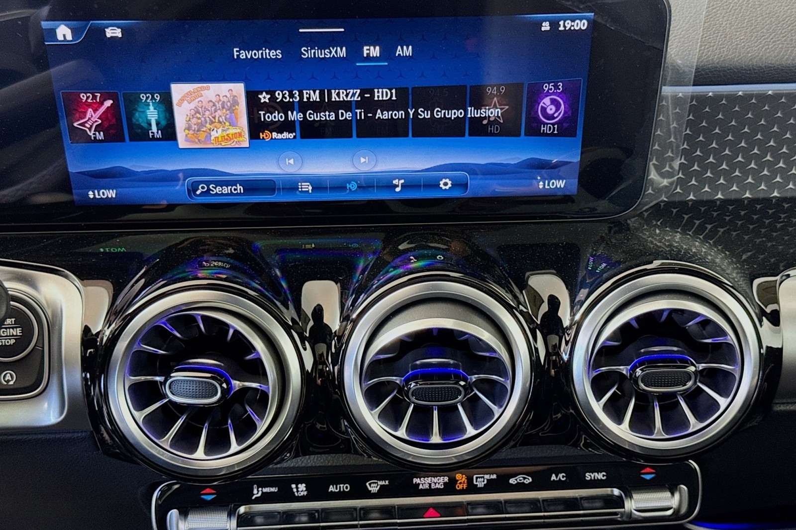 Vehicle image 14 of 29