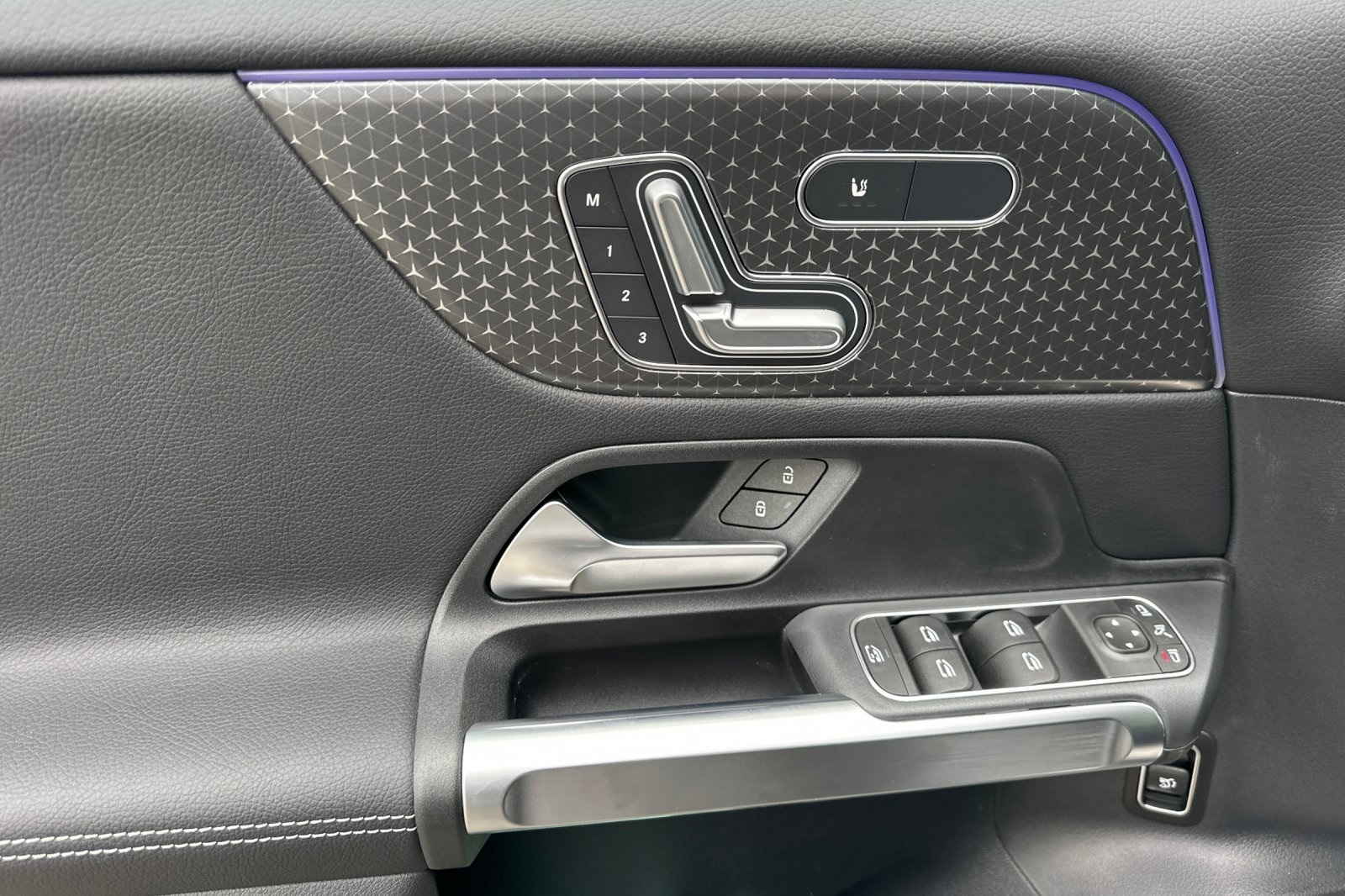 Vehicle image 12 of 31