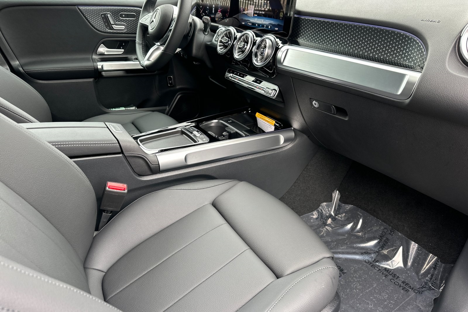 Vehicle image 17 of 31