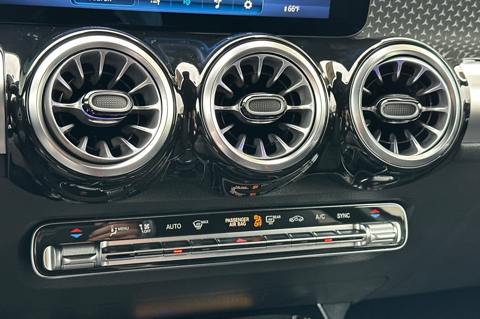 Vehicle image 21 of 31