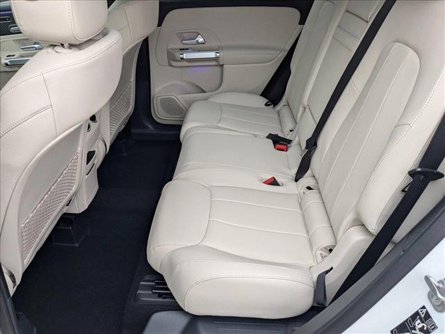 Vehicle image 14 of 16
