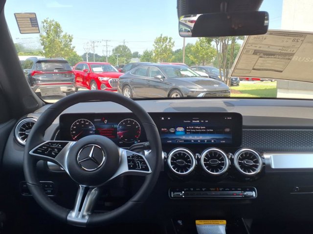 2025 Mercedes-Benz GLB 250 Image 6 of 25