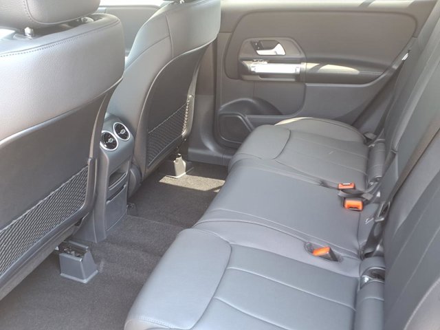 2025 Mercedes-Benz GLB 250 Image 5 of 25