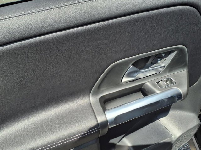 2025 Mercedes-Benz GLB 250 Image 11 of 25