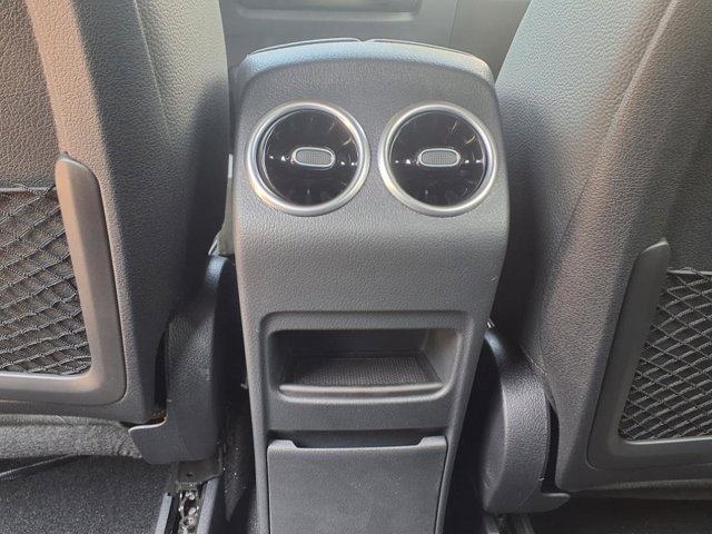 2025 Mercedes-Benz GLB 250 Image 14 of 25