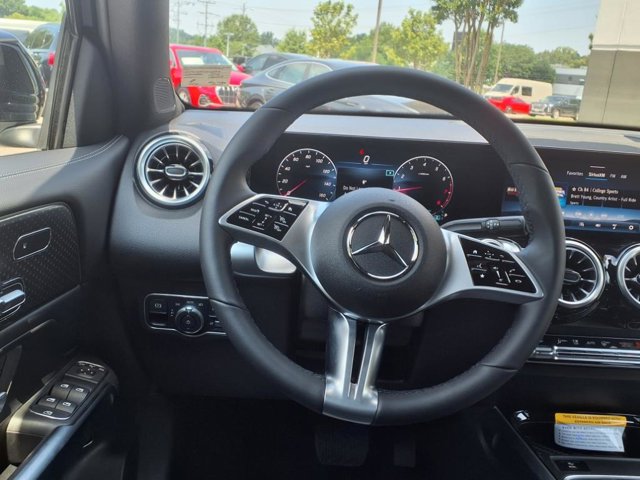 2025 Mercedes-Benz GLB 250 Image 7 of 25