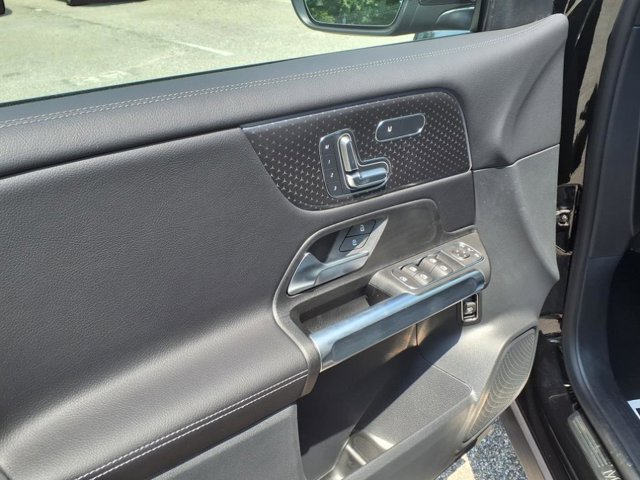 2025 Mercedes-Benz GLB 250 Image 12 of 25