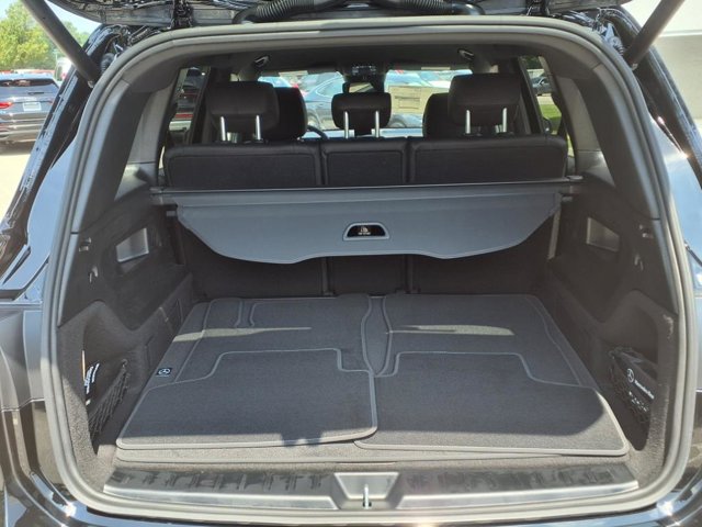 2025 Mercedes-Benz GLB 250 Image 4 of 25