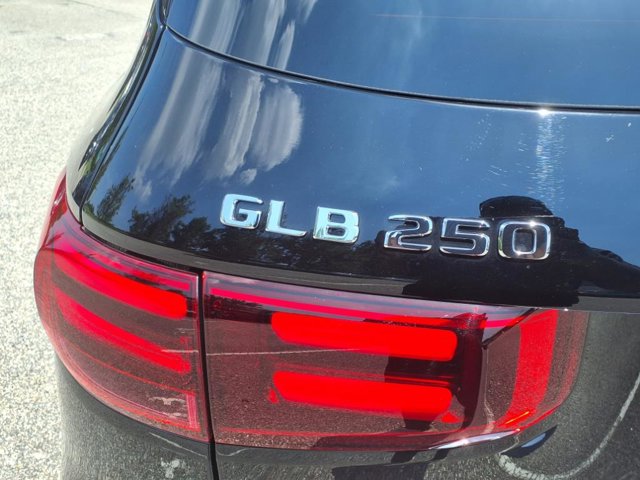 2025 Mercedes-Benz GLB 250 Image 9 of 25