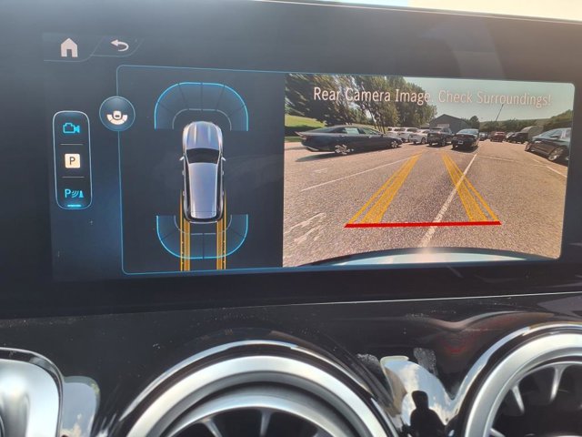 2025 Mercedes-Benz GLB 250 Image 17 of 25