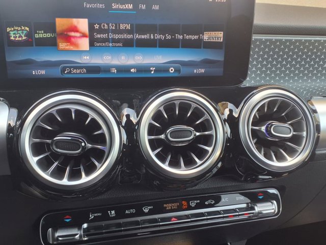 2025 Mercedes-Benz GLB 250 Image 10 of 25