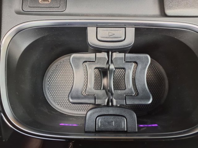 2025 Mercedes-Benz GLB 250 Image 13 of 25