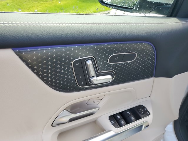 Vehicle image 18 of 35