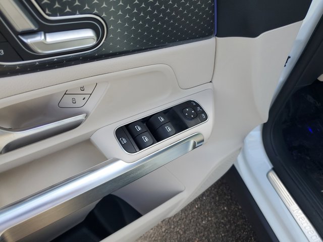Vehicle image 20 of 35