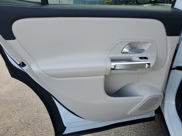 Vehicle image 10 of 35