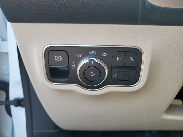 Vehicle image 34 of 35