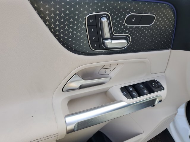 Vehicle image 19 of 35