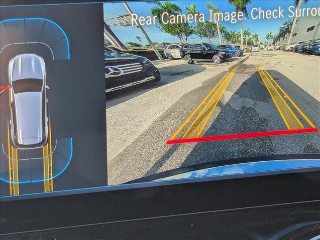 2025 Mercedes-Benz GLB 250 Image 12 of 16