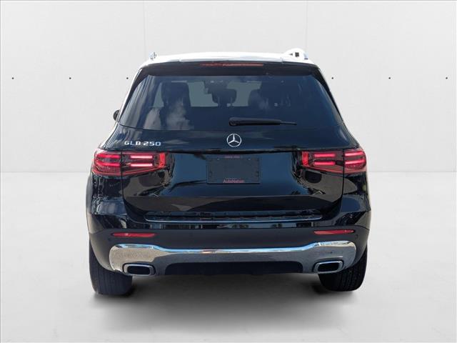 2025 Mercedes-Benz GLB 250 Image 4 of 16