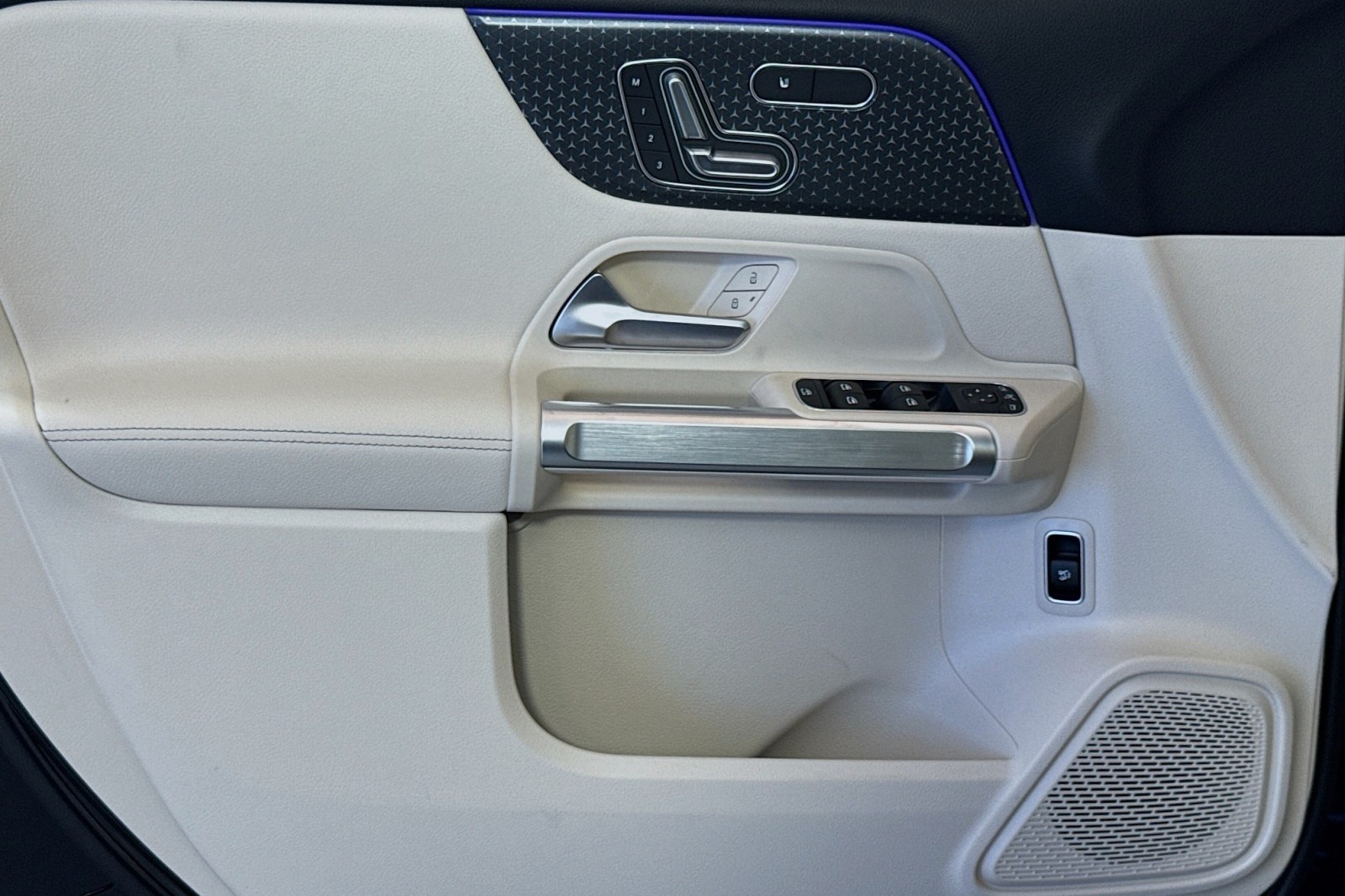 Vehicle image 16 of 29