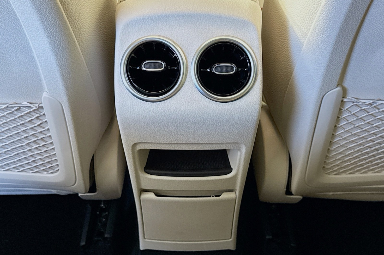 Vehicle image 23 of 29