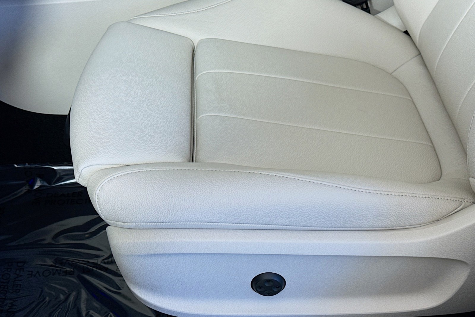 Vehicle image 17 of 29