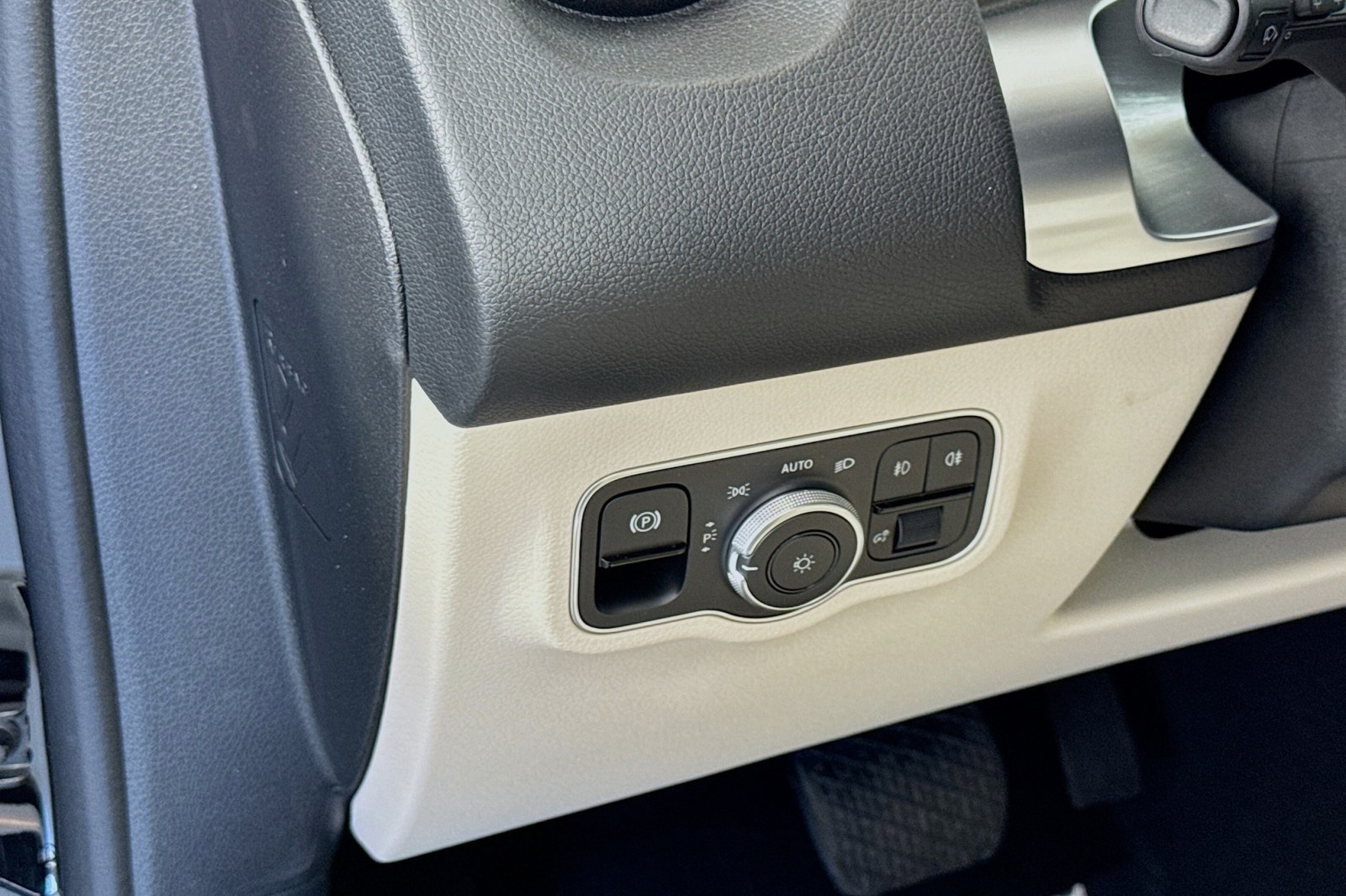 Vehicle image 10 of 29