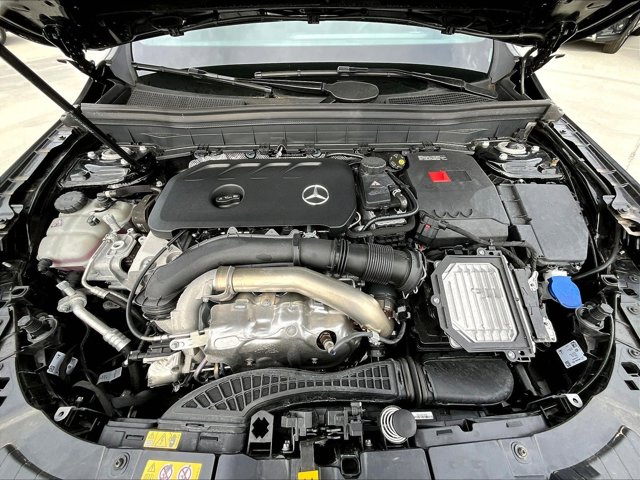 2025 Mercedes-Benz GLB 250 Image 7 of 30
