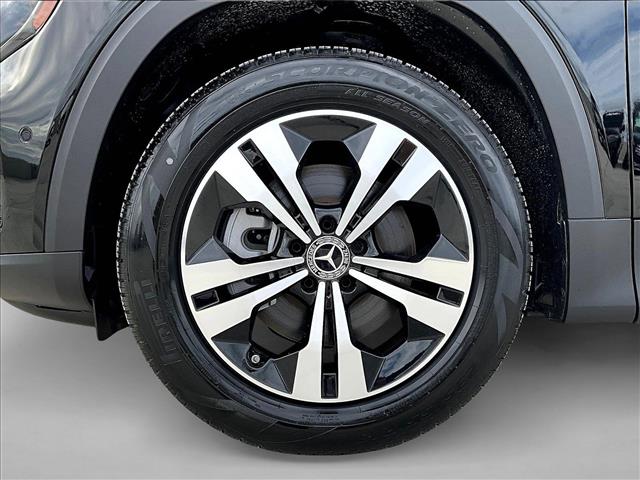 2025 Mercedes-Benz GLB 250 Image 2 of 30