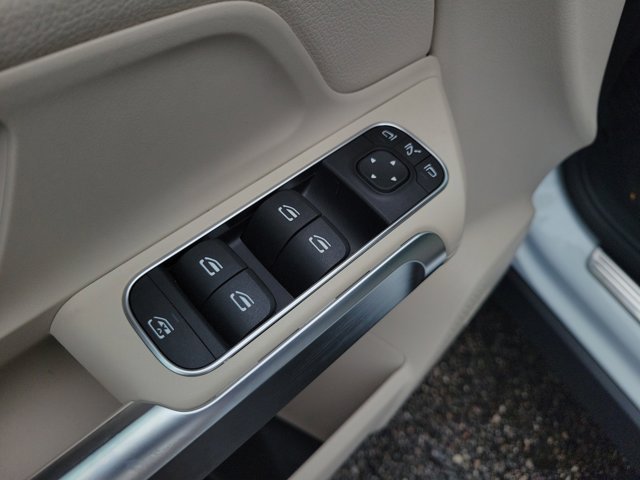 Vehicle image 22 of 30