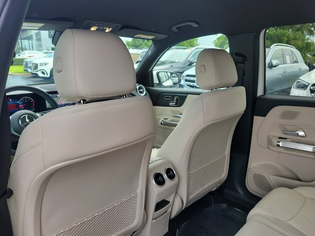 Vehicle image 24 of 30
