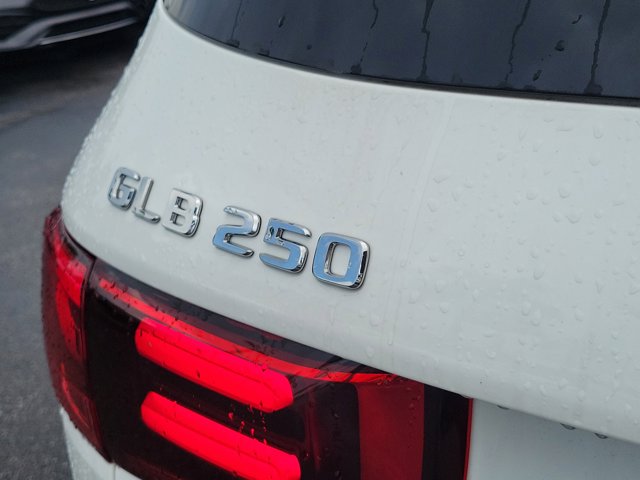 Vehicle image 20 of 30