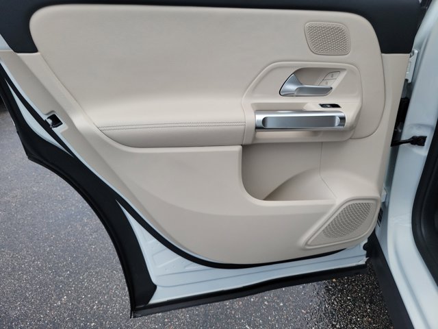 Vehicle image 18 of 30
