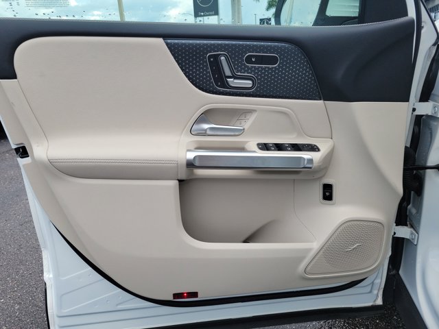 Vehicle image 19 of 30
