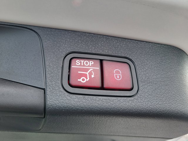 Vehicle image 27 of 30