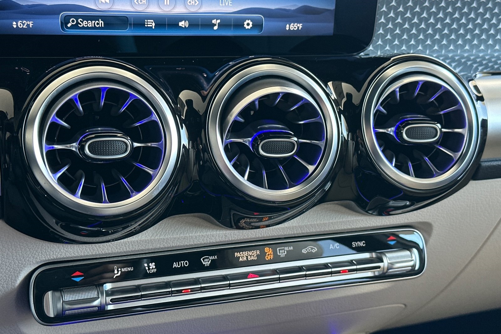 Vehicle image 21 of 31