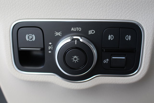 Vehicle image 23 of 29