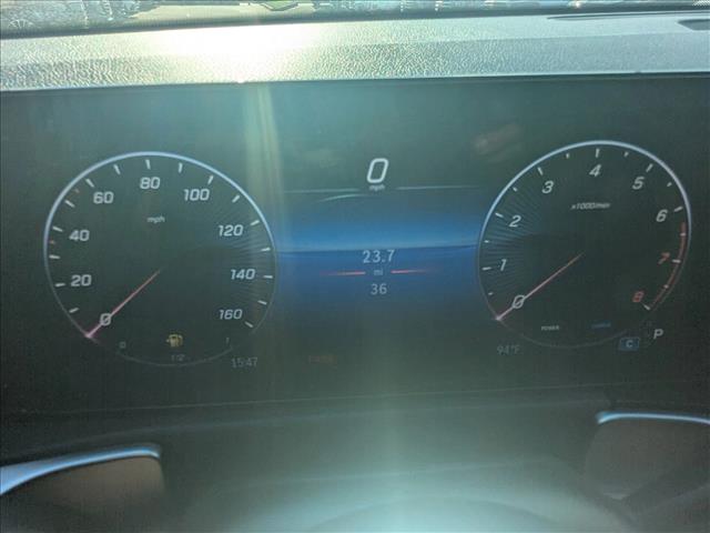 2025 Mercedes-Benz GLB 250 Image 12 of 16