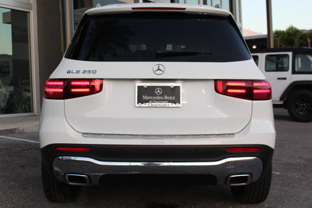 Vehicle image 5 of 31