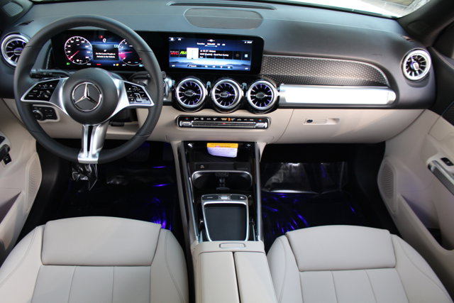 Vehicle image 18 of 31