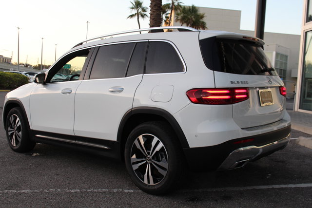 Vehicle image 4 of 31