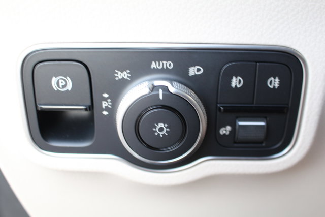 Vehicle image 25 of 31