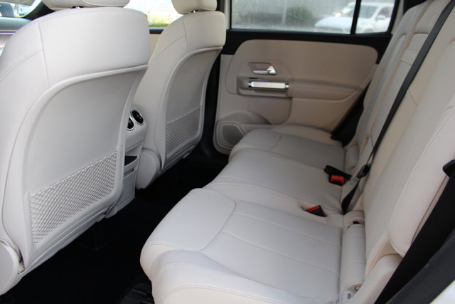 Vehicle image 17 of 31