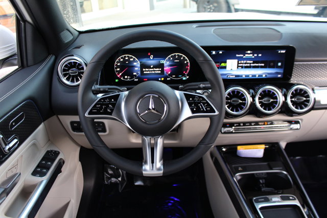 Vehicle image 19 of 31