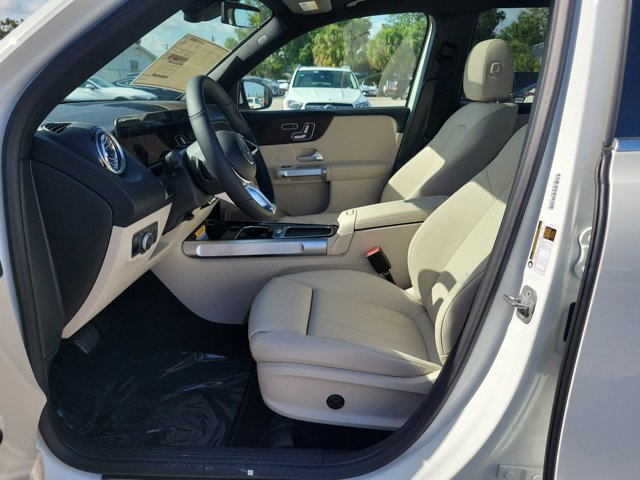 Vehicle image 18 of 31