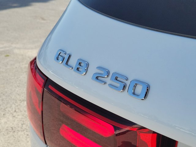 Vehicle image 5 of 31